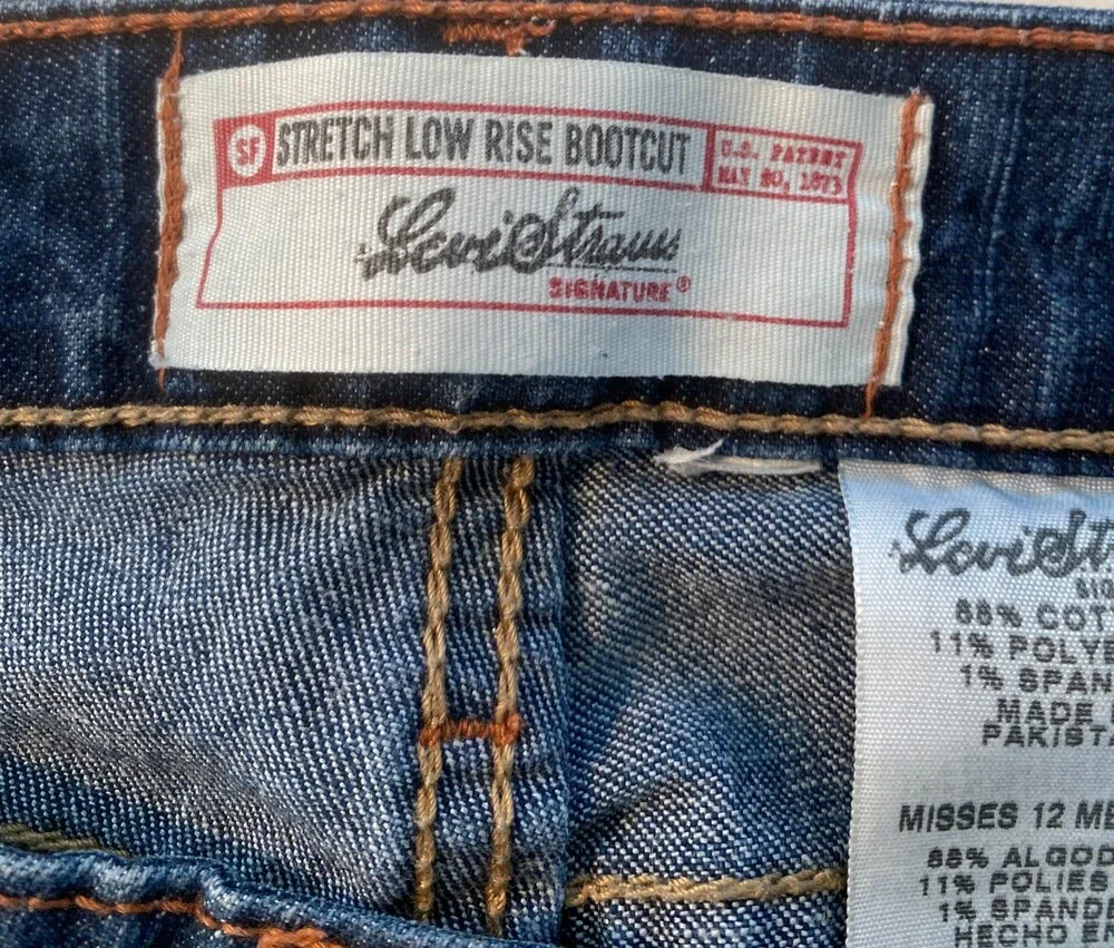 Levi Strauus Signature Women's 12 Medium Stretch Low Rise Boot cut jeans 32
